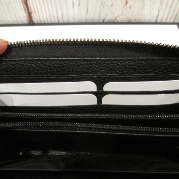 new GUCCI LOGO Black women's  LEATHER Zip Around Wallet w/ plenty of compartment - Picture 14 of 15